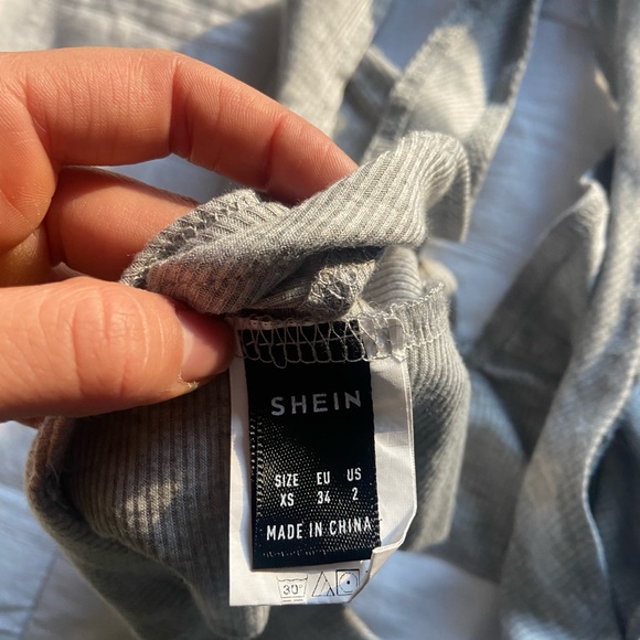 Halter crop top - Picture 3 of 3